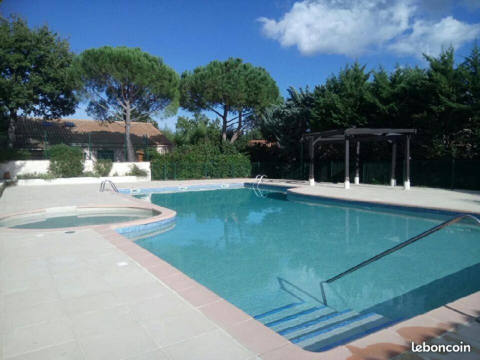 Sous Le Soleil De Provence Petite Maison Au Calme Et Tres Bien Equipee De 40M2 Avec Wifi -Jardin Prive-La Piscine Est Commune A La Residence Et Ouverte Du 1Er Mai Au 30 Septembre De 09H A 21H,En Juillet Et Aout Reservation Uniquement Du Samedi Au Sam Forcalqueiret Dış mekan fotoğraf